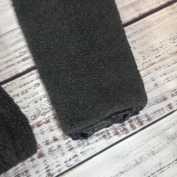 Patagonia Charcoal Fleece Jacket Size Large - Picture 6 of 13